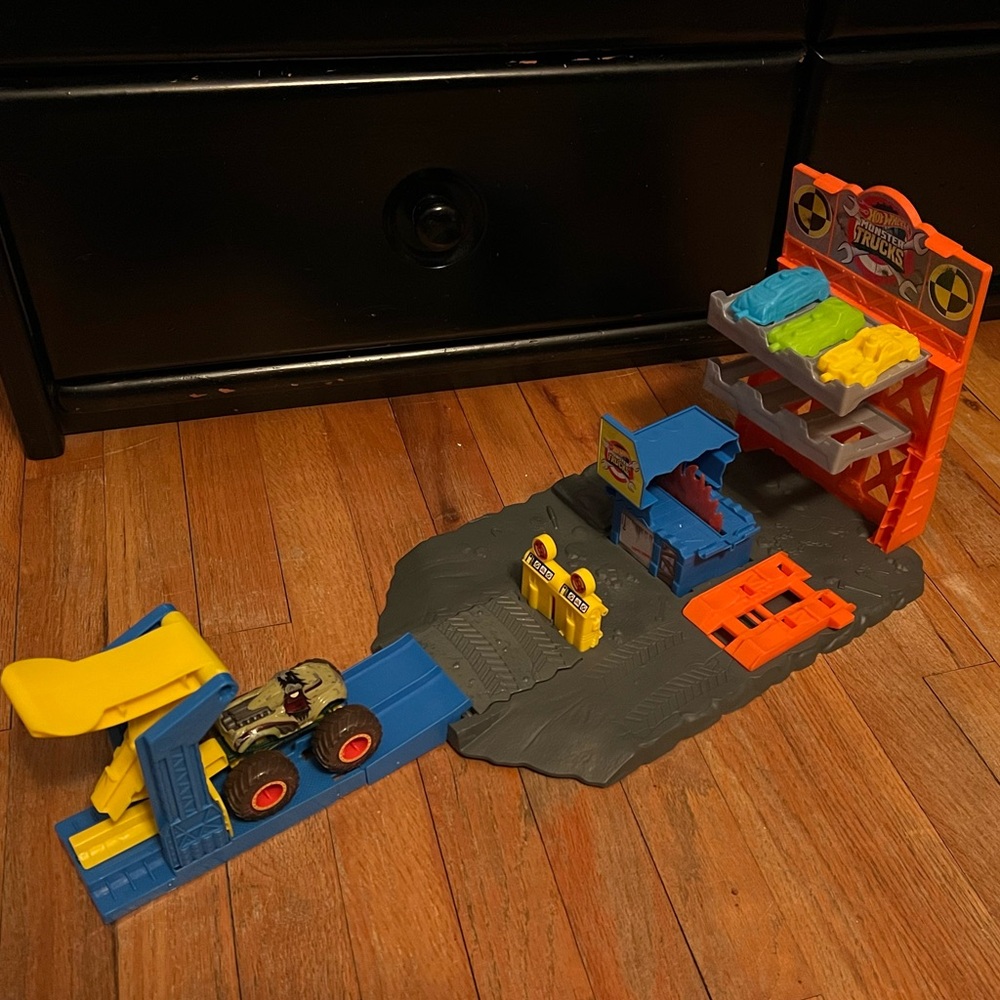 Hot Wheels Monster Truck Playset